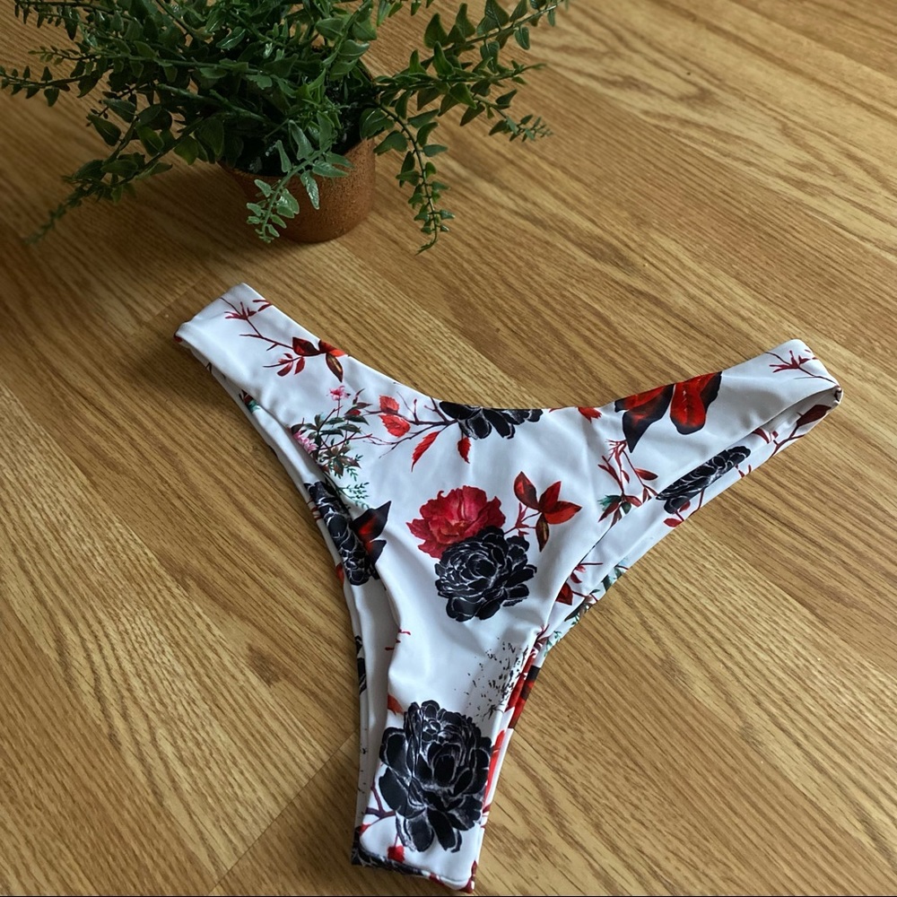 🎈5/$40 Floral Cheeky Bikini Bottoms